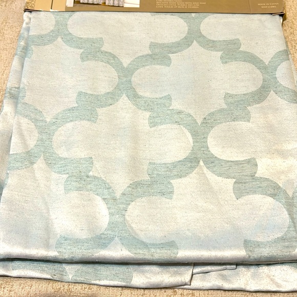 Jacquard Domestic Window Drapes/Panels.   New In Original Packaging - Picture 2 of 3